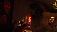Голая грудь Эмили Браунинг в сериале «Американские боги» фото #11