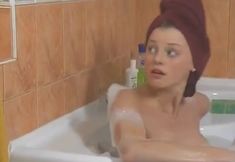 Юлия Вознесенская показала голую грудь в сериале «Дальнобойщики» фото #6