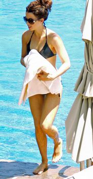 Стройная красотка Кейт Бекинсейл в бикини фото #5