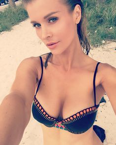 Стройная Джоанна Крупа на пляже Майями фото #5