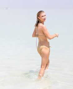 Мокрая Джоанна Крупа на пляже в Израиле фото #6