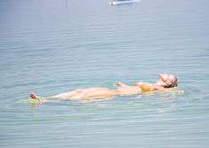 Мокрая Джоанна Крупа на пляже в Израиле фото #14