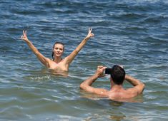 Обнаженная Джоанна Крупа купается в Майями фото #11