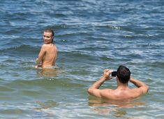 Обнаженная Джоанна Крупа купается в Майями фото #14