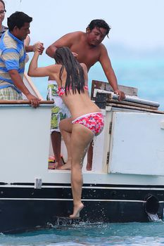 Майлин Класс в бикини на яхте в Канкуне фото #12