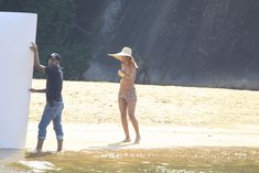 Голая грудь Рианны на фотосессии в Рио фото #12