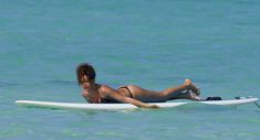 Возбуждающее тело Рианны в бикини на Гавайях фото #13