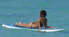 Возбуждающее тело Рианны в бикини на Гавайях фото #18