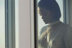 Рианна с голой грудью в фотосессии для клипа Needed Me фото #3