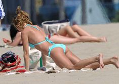 АннаЛинн МакКорд загорает на пляже в Лос-Анджелесе фото #7
