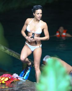 Секси Мишель Родригес в белом бикини в Мексике фото #15