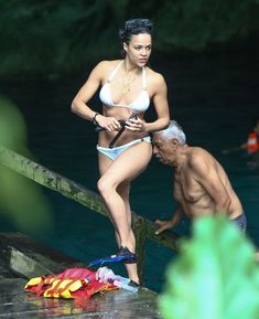 Секси Мишель Родригес в белом бикини в Мексике фото #16