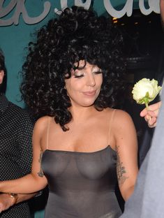 Леди Гага в прозрачном платье в клубе Jazz фото #1