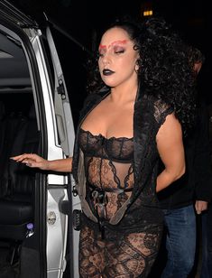 Леди Гага в сексуальном наряде возле паба фото #2