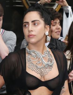 Леди Гага в прозрачном лифчике в Нью-Йорке фото #2