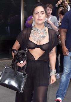 Леди Гага в прозрачном лифчике в Нью-Йорке фото #3
