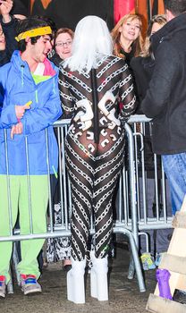 Леди Гага ходит без лифчика в Нью-Йорке фото #5