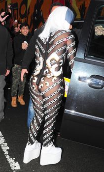 Леди Гага ходит без лифчика в Нью-Йорке фото #6