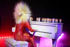 Леди Гага в прозрачном красном наряде фото #2