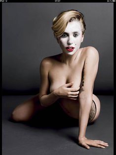 Леди Гага голышом для журнала V Magazine фото #17