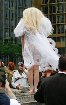 Леди Гаги в просвечивающем платье в Берлине фото #3