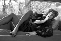 Голая грудь Евы Мендес в журнале Vogue фото #24