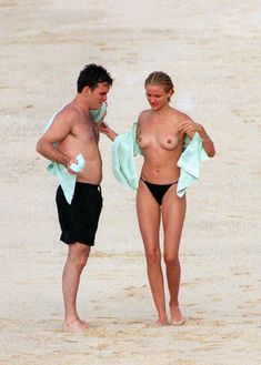Голая грудь Камерон Диаз на пляже Сен-Барте фото #10
