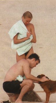 Голая грудь Камерон Диаз на пляже Сен-Барте фото #11
