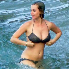 Сочный бюст Кэти Перри в купальнике на Гавайях фото #1