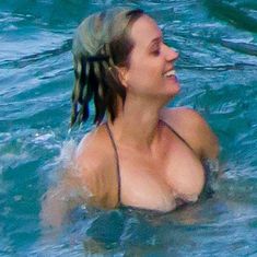 Сочный бюст Кэти Перри в купальнике на Гавайях фото #6