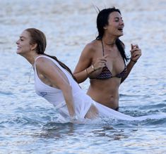 Горячая Линдси Лохан в мокром купальнике на пляже в Миконосе фото #7