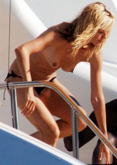 Красотка Хайди Клум без купальника на отдыхе в Понца фото #2
