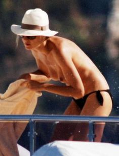 Красотка Хайди Клум без купальника на отдыхе в Понца фото #8