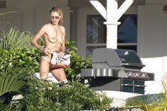 Голая грудь Хайди Клум на отдыхе в Сен-Барте фото #6