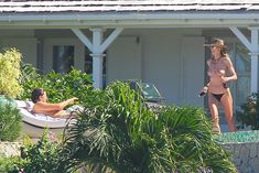 Голая грудь Хайди Клум на отдыхе в Сен-Барте фото #23