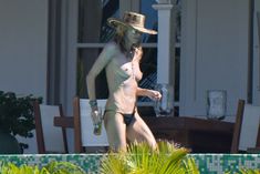Голая грудь Хайди Клум на отдыхе в Сен-Барте фото #25