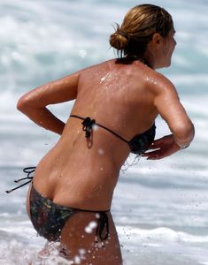Случайный засвет Хайди Клум в купальнике на Гавайях фото #4