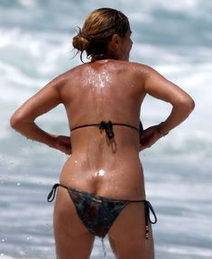 Случайный засвет Хайди Клум в купальнике на Гавайях фото #5