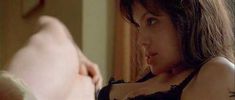 Анджелина Джоли оголила грудь в фильме «Управляя полетами» фото #3