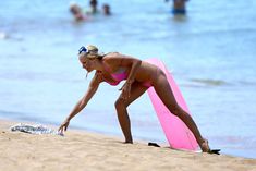 Горячая Памела Андерсон в сексуальном бикини на Гавайях фото #4