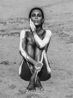 Обнаженная Ким Кардашьян в фотосессии в пустыни фото #4