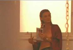 Голая Ава Фабиан в сериале «Эротические признания» фото #30