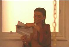 Голая Ава Фабиан в сериале «Эротические признания» фото #31