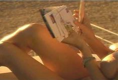 Голая Ава Фабиан в сериале «Эротические признания» фото #33