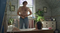 Голая грудь Алекс Кингстон в сериале «Дом на окраине» фото #3
