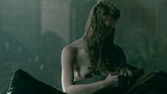 Голая Алисса Сазерленд в сериале «Викинги» фото #6