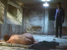 Полностью голая Аманда Оомс в сериале «Волчица» фото #18
