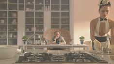 Голая Анджелита Франко в фильме «Подглядывающий на кухне» фото #2