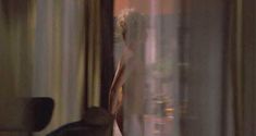 Голая попка Голди Хоун в фильме «Эй! В моем супе девушка» фото #2
