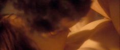 Голая грудь Дженнифер Джейсон Ли в фильме «Миссис Паркер и порочный круг» фото #4